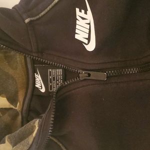 Nike boys zipper hoodie black with camouflage hood size small (5-6)